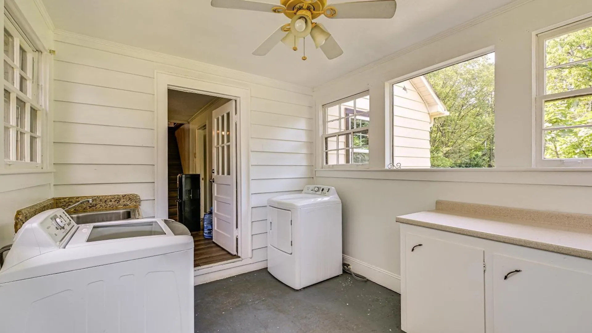 6 Mi To Dtwn Charming Home With Yard In Charlotte Stany Zjednoczone Ameryki