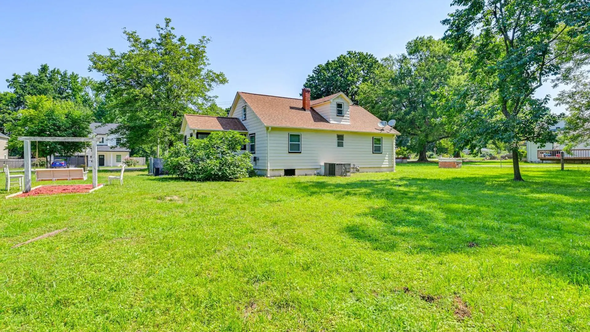 6 Mi To Dtwn Charming Home With Yard In Charlotte