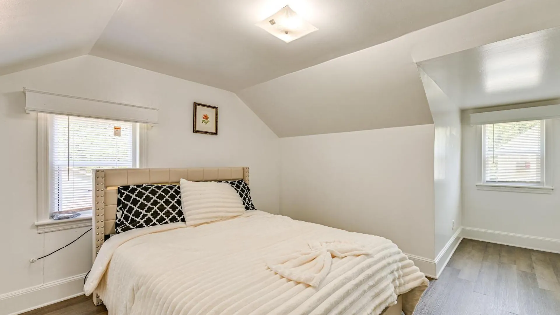 6 Mi To Dtwn Charming Home With Yard In Charlotte 0*,  Stany Zjednoczone Ameryki