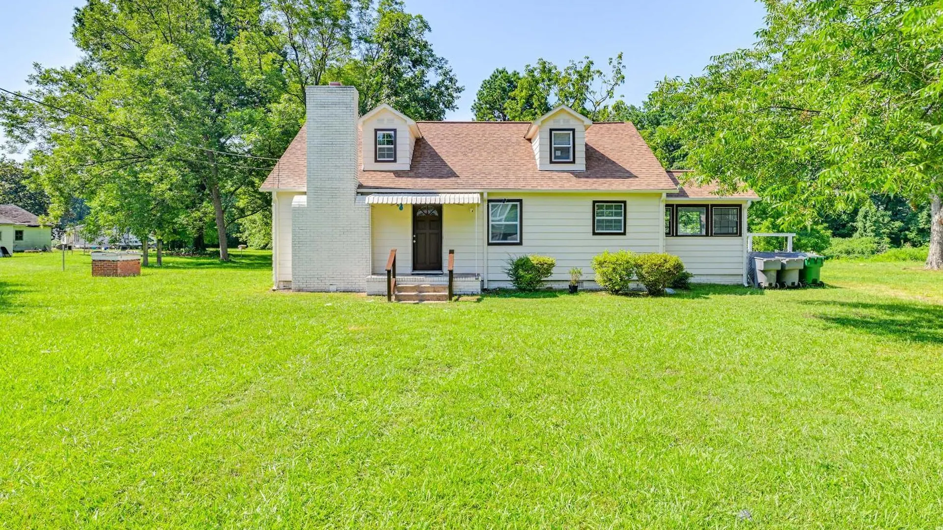 6 Mi To Dtwn Charming Home With Yard In Charlotte